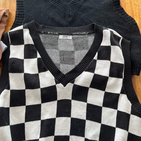 6- Ardene & SHEIN vests. Size L-M-S - Picture 4 of 5